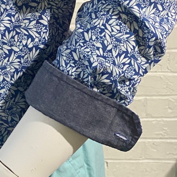 Men’s button down print shirt, small - Picture 4 of 9